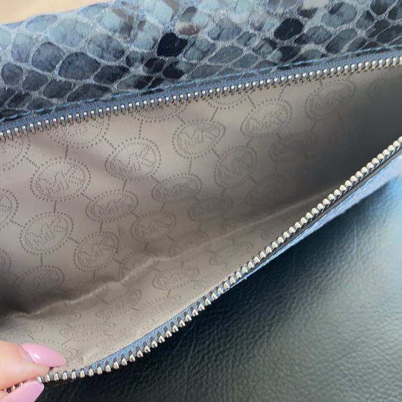 Michael kors clutch - Picture 5 of 7